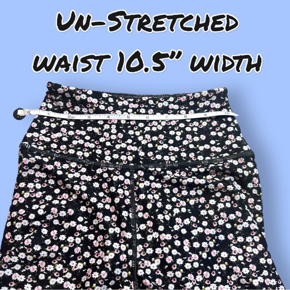 EUC Wear It To Heart Floral Leggings in Black, White and Pink. Size XS ๐ง๐ฝโโ๏ธ - Picture 6 of 8